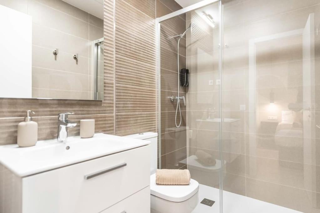 Modern Apartment With Patio & Parking By Rems Μάλαγα Εξωτερικό φωτογραφία