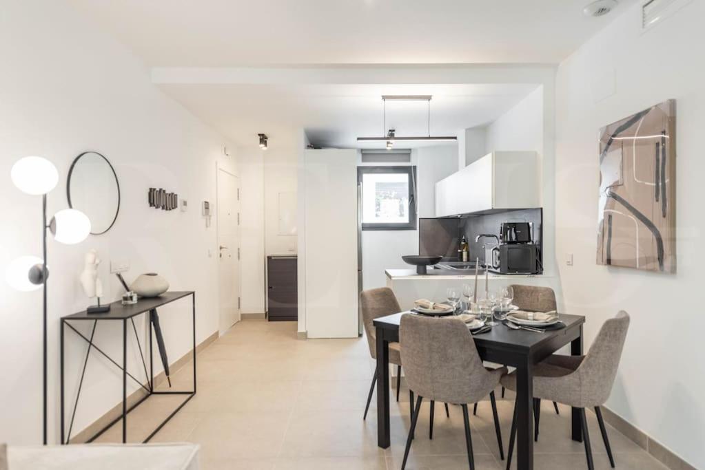 Modern Apartment With Patio & Parking By Rems Μάλαγα Εξωτερικό φωτογραφία