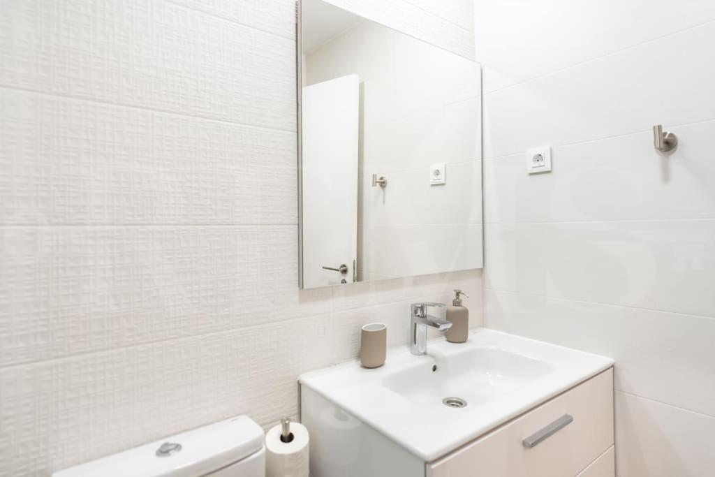 Modern Apartment With Patio & Parking By Rems Μάλαγα Εξωτερικό φωτογραφία