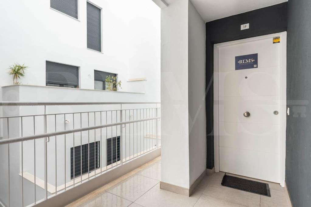 Modern Apartment With Patio & Parking By Rems Μάλαγα Εξωτερικό φωτογραφία
